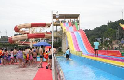 Stimulate fun water slides
